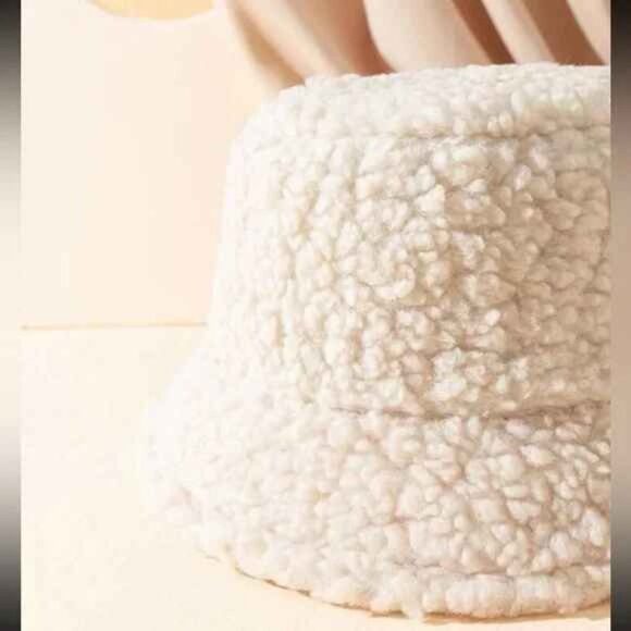 Chic Beige Teddy Sherpa Bucket Hat OS New - Picture 2 of 4